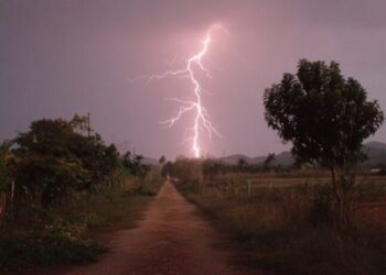 Descarga eléctrica mata a tres adolescentes en Cuba (imagen creada con IA de referencia)